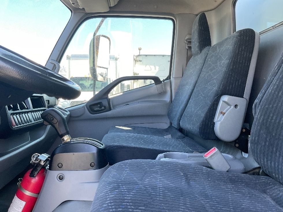 Medium Duty Box Truck-Light and Medium Duty Trucks-Hino-2018-195-New Castle-DE-252,932\n\t\tmiles-$ 17,500 - Image 19