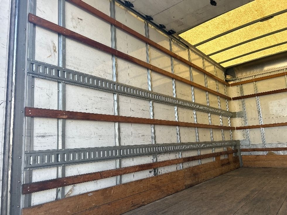 Medium Duty Box Truck-Light and Medium Duty Trucks-Hino-2018-195-Torrance-CA-75,218\n\t\tmiles-$ 43,000 - Image 11