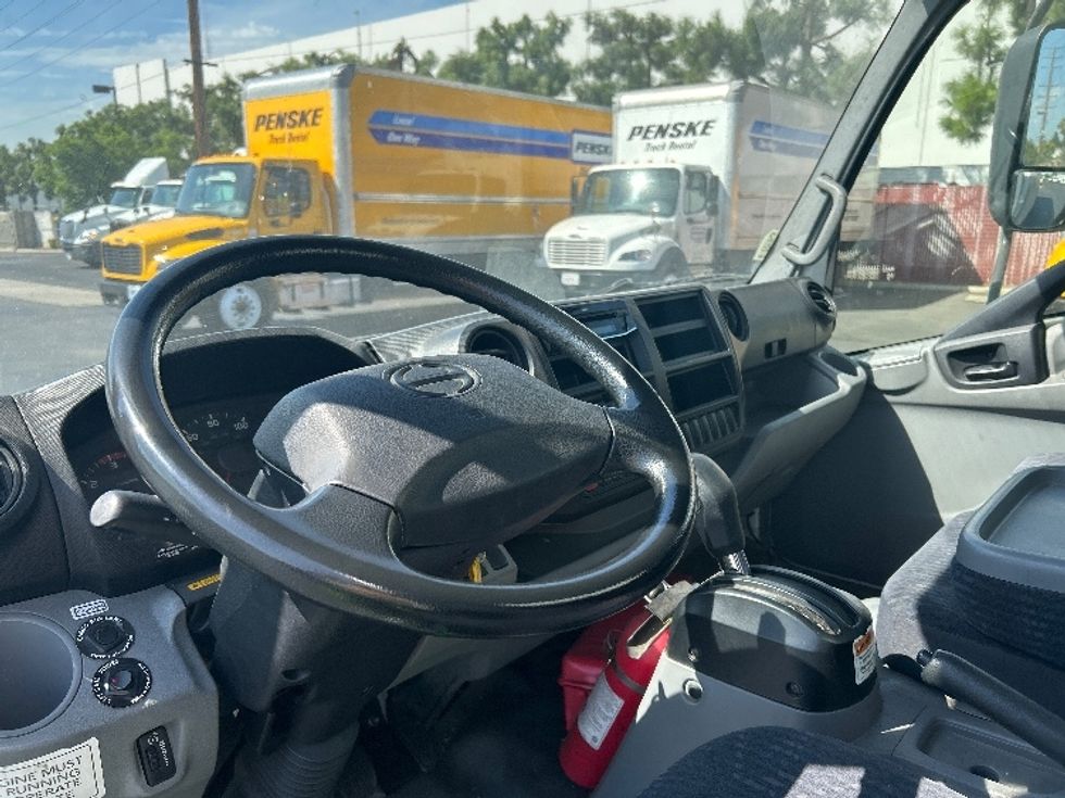 Medium Duty Box Truck-Light and Medium Duty Trucks-Hino-2018-195-Torrance-CA-75,218\n\t\tmiles-$ 43,000 - Image 17