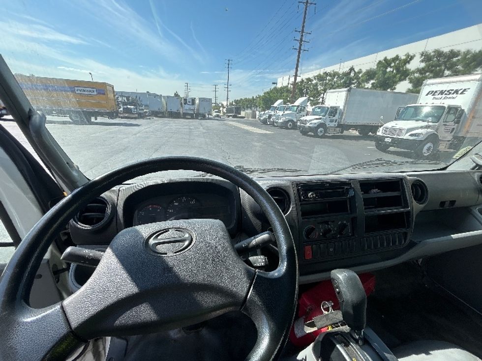 Medium Duty Box Truck-Light and Medium Duty Trucks-Hino-2018-195-Torrance-CA-75,218\n\t\tmiles-$ 43,000 - Image 18