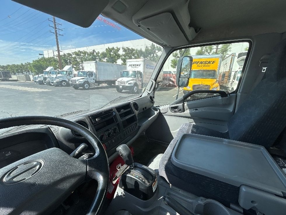Medium Duty Box Truck-Light and Medium Duty Trucks-Hino-2018-195-Torrance-CA-75,218\n\t\tmiles-$ 43,000 - Image 19