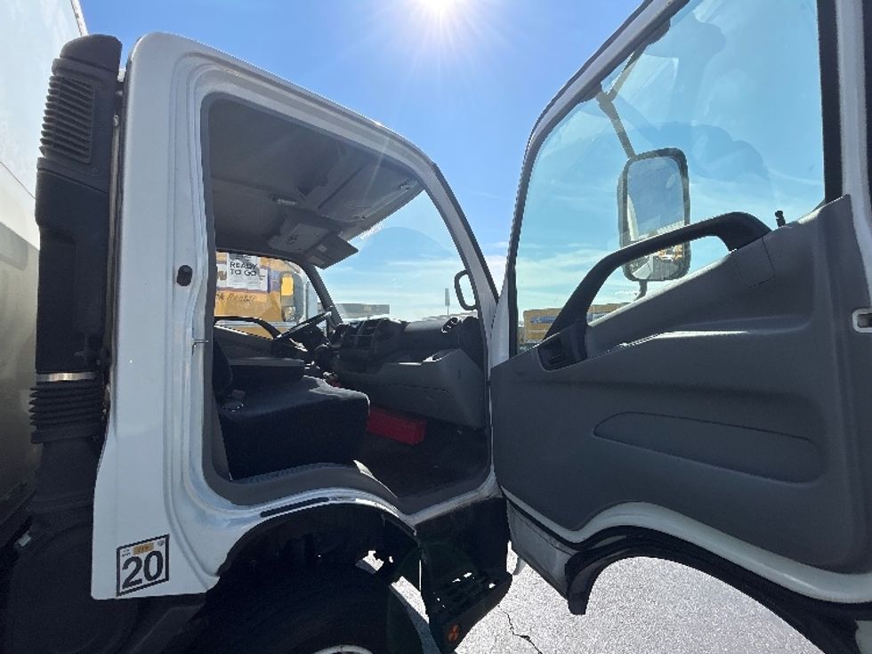 Medium Duty Box Truck-Light and Medium Duty Trucks-Hino-2018-195-Torrance-CA-75,218\n\t\tmiles-$ 43,000 - Image 20