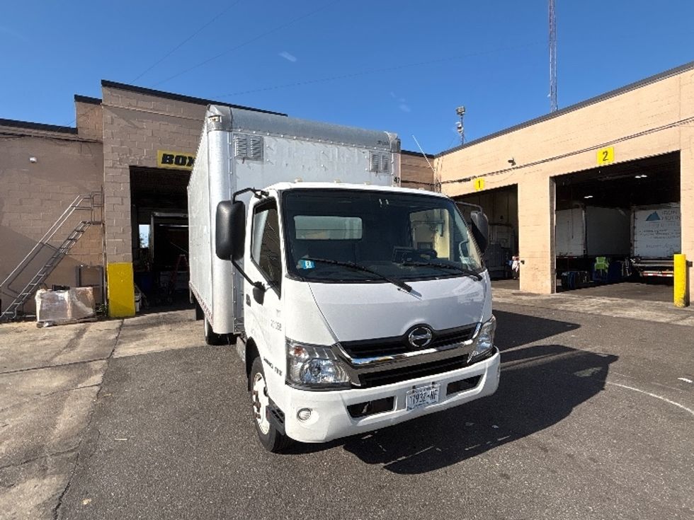 Medium Duty Box Truck-Light and Medium Duty Trucks-Hino-2018-195-West Babylon-NY-133,765\n\t\tmiles-$ 34,750 - Image 1