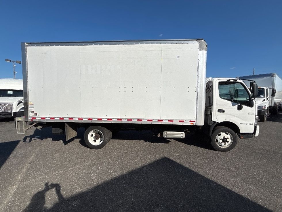 Medium Duty Box Truck-Light and Medium Duty Trucks-Hino-2018-195-West Babylon-NY-133,765\n\t\tmiles-$ 34,750 - Image 15