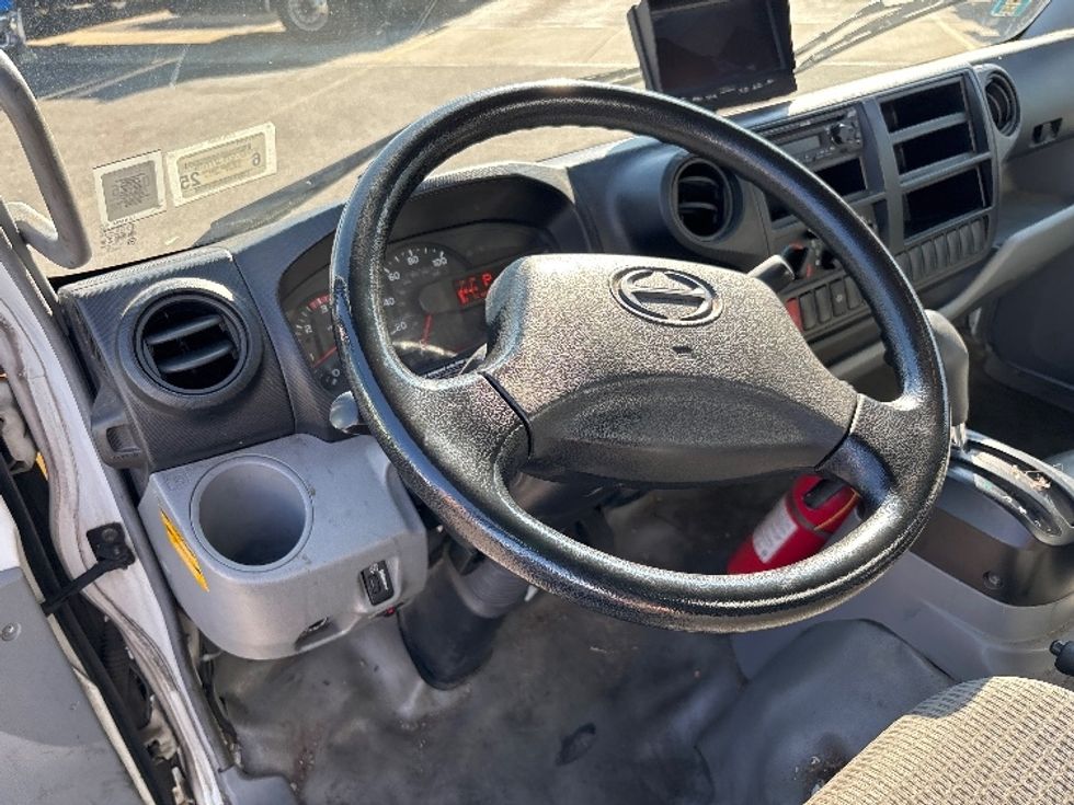 Medium Duty Box Truck-Light and Medium Duty Trucks-Hino-2018-195-West Babylon-NY-133,765\n\t\tmiles-$ 34,750 - Image 17