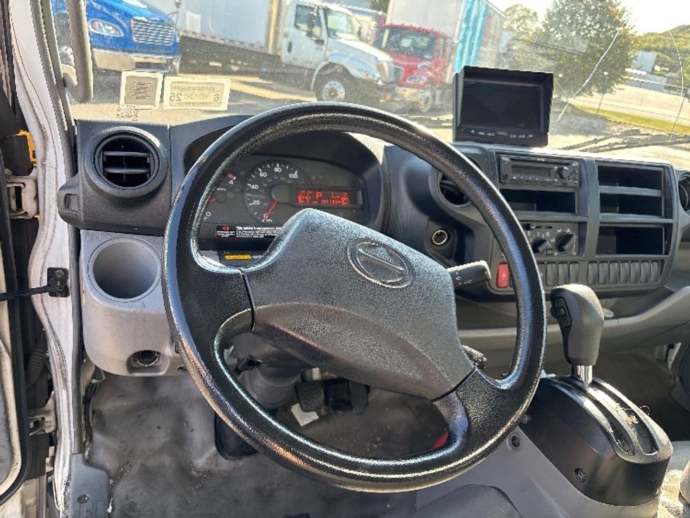 Medium Duty Box Truck-Light and Medium Duty Trucks-Hino-2018-195-West Babylon-NY-133,765\n\t\tmiles-$ 34,750 - Image 18