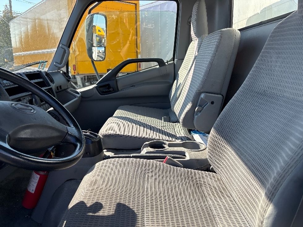 Medium Duty Box Truck-Light and Medium Duty Trucks-Hino-2018-195-West Babylon-NY-133,765\n\t\tmiles-$ 34,750 - Image 19