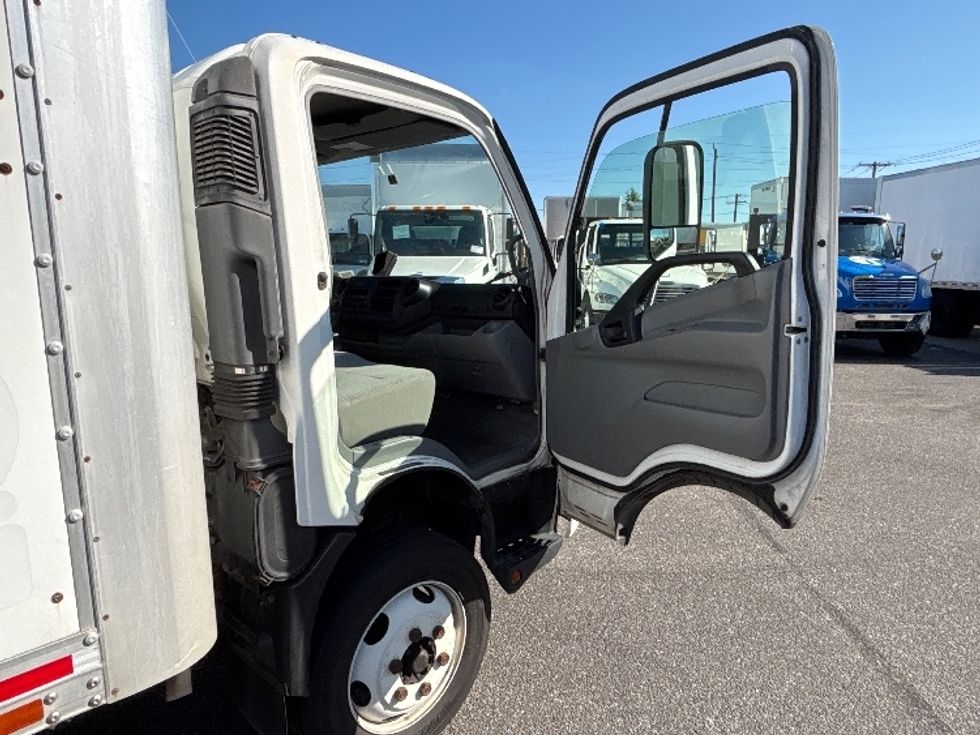 Medium Duty Box Truck-Light and Medium Duty Trucks-Hino-2018-195-West Babylon-NY-133,765\n\t\tmiles-$ 34,750 - Image 20