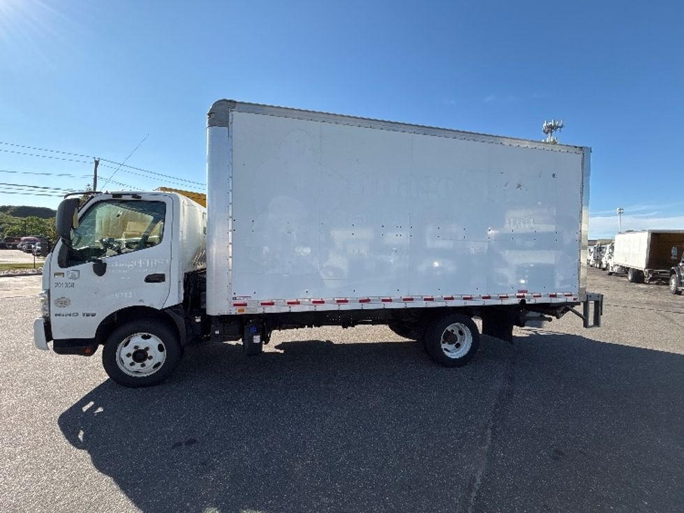 Medium Duty Box Truck-Light and Medium Duty Trucks-Hino-2018-195-West Babylon-NY-133,765\n\t\tmiles-$ 34,750 - Image 4
