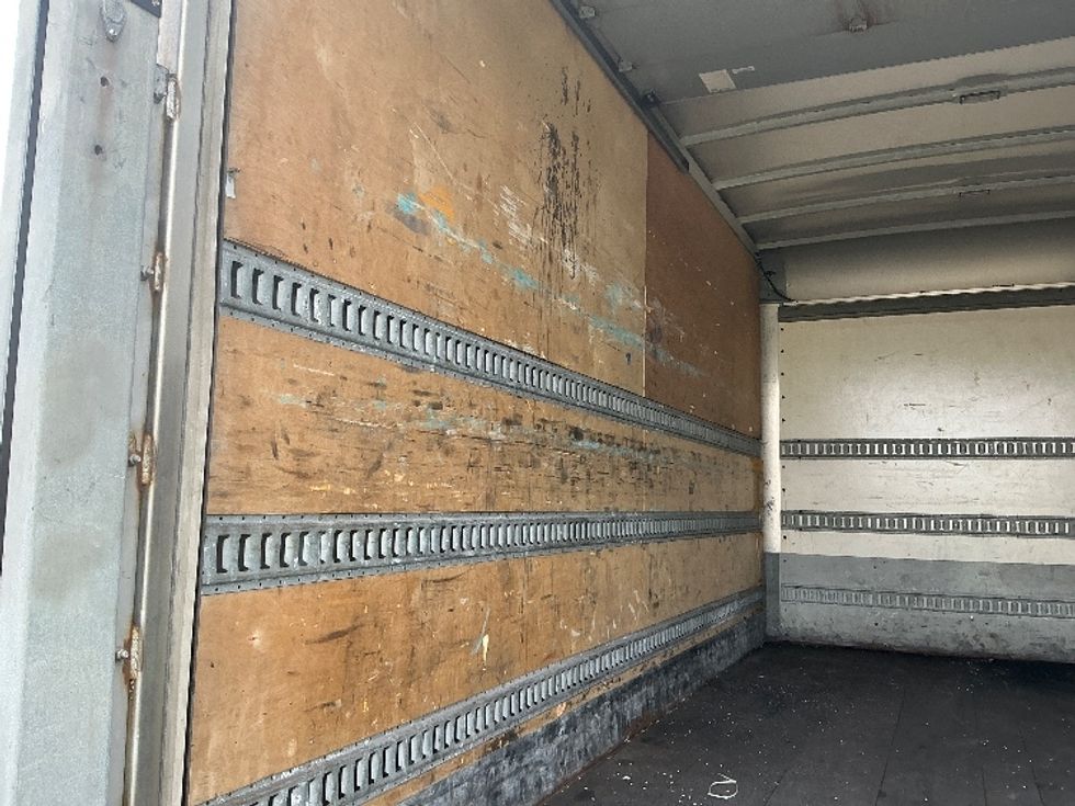 Medium Duty Box Truck-Light and Medium Duty Trucks-Hino-2018-195-Westfield-MA-146,234\n\t\tmiles-$ 38,250 - Image 11