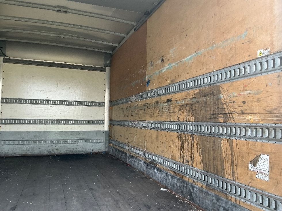 Medium Duty Box Truck-Light and Medium Duty Trucks-Hino-2018-195-Westfield-MA-146,234\n\t\tmiles-$ 38,250 - Image 12