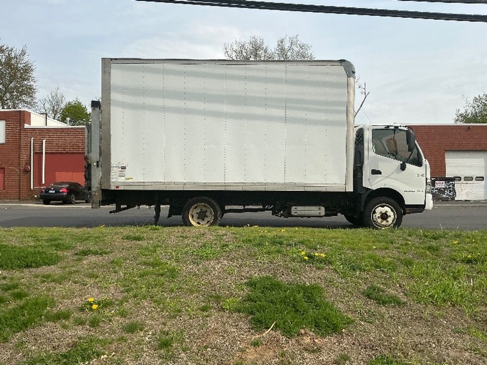 Medium Duty Box Truck-Light and Medium Duty Trucks-Hino-2018-195-Westfield-MA-146,234\n\t\tmiles-$ 38,250 - Image 15