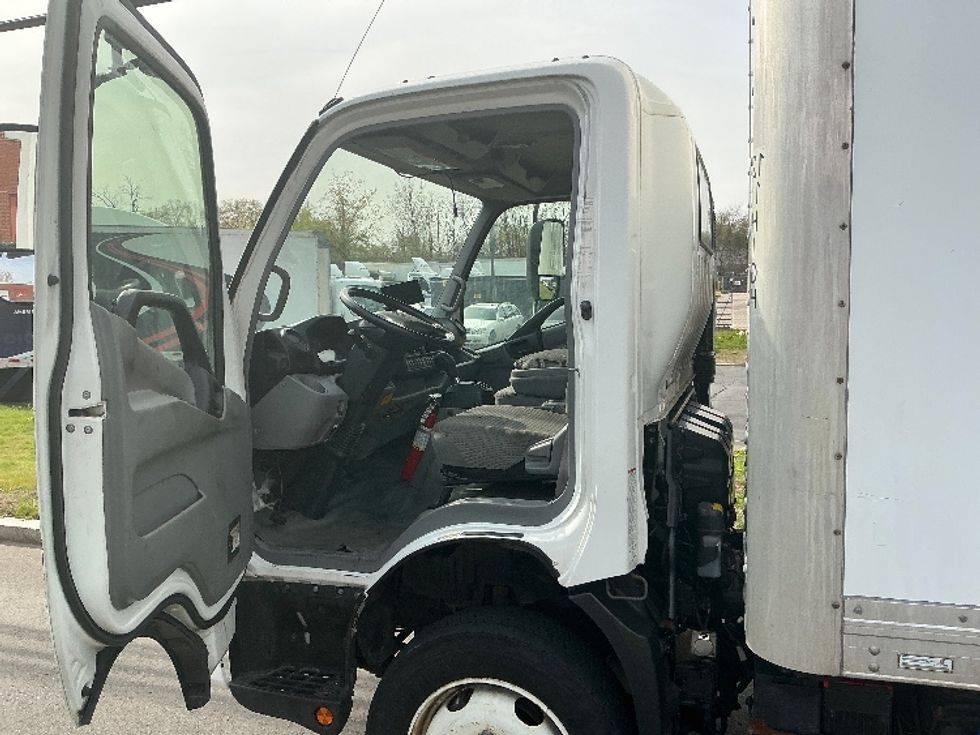 Medium Duty Box Truck-Light and Medium Duty Trucks-Hino-2018-195-Westfield-MA-146,234\n\t\tmiles-$ 38,250 - Image 16