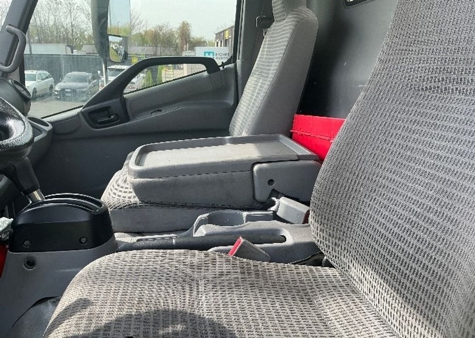 Medium Duty Box Truck-Light and Medium Duty Trucks-Hino-2018-195-Westfield-MA-146,234\n\t\tmiles-$ 38,250 - Image 19