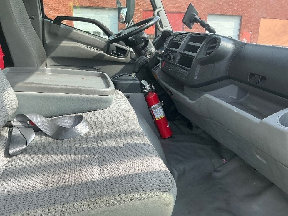 Medium Duty Box Truck-Light and Medium Duty Trucks-Hino-2018-195-Westfield-MA-146,234\n\t\tmiles-$ 38,250 - Image 20