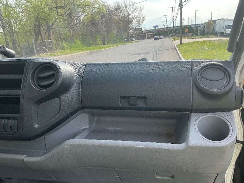 Medium Duty Box Truck-Light and Medium Duty Trucks-Hino-2018-195-Westfield-MA-146,234\n\t\tmiles-$ 38,250 - Image 21