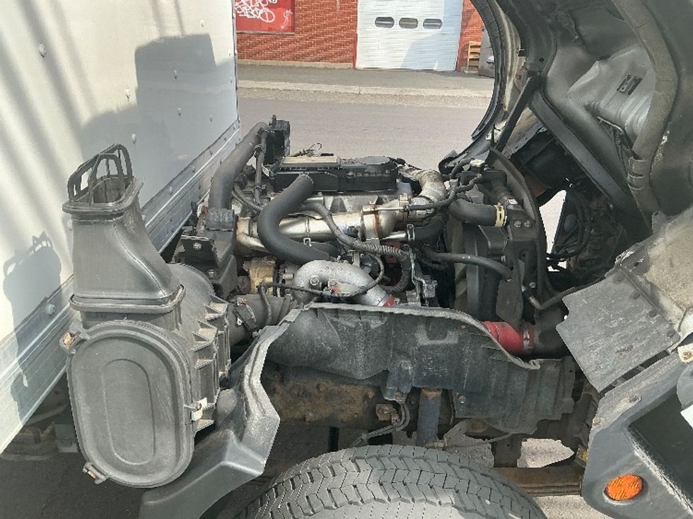 Medium Duty Box Truck-Light and Medium Duty Trucks-Hino-2018-195-Westfield-MA-146,234\n\t\tmiles-$ 38,250 - Image 24