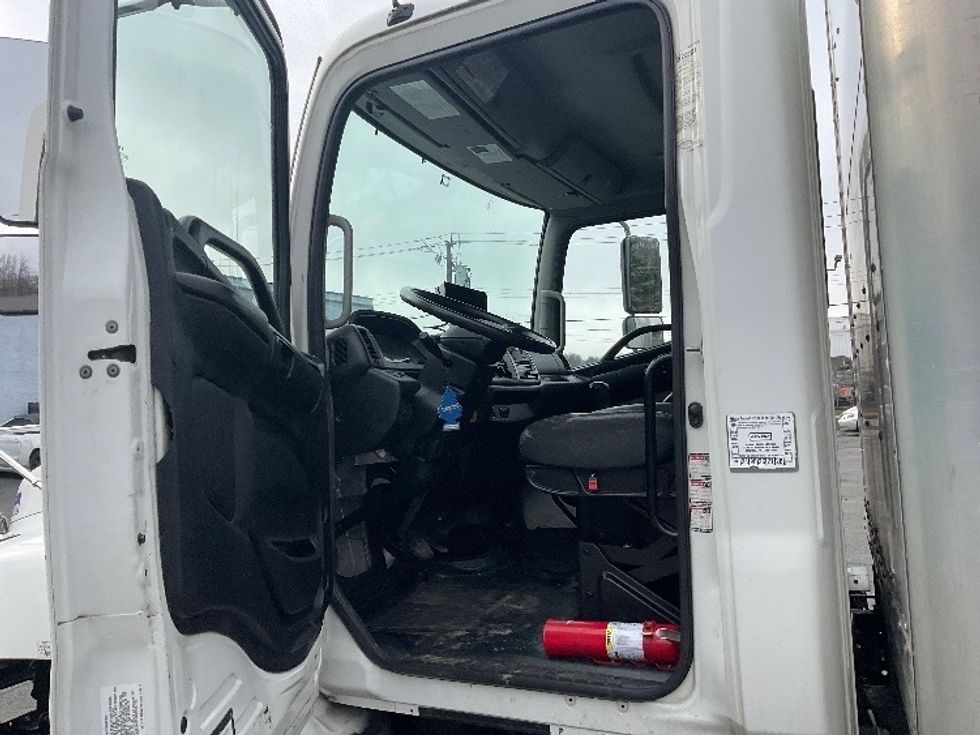Medium Duty Box Truck-Light and Medium Duty Trucks-Hino-2018-258LP-Elmsford-NY-91,151\n\t\tmiles-$ 53,500 - Image 16