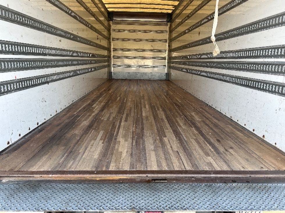 Medium Duty Box Truck-Light and Medium Duty Trucks-Hino-2018-258LP-Parkersburg-WV-105,560\n\t\tmiles-$ 55,000 - Image 10