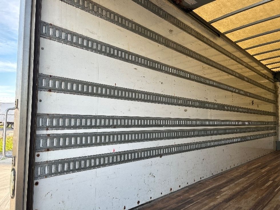 Medium Duty Box Truck-Light and Medium Duty Trucks-Hino-2018-258LP-Parkersburg-WV-105,560\n\t\tmiles-$ 55,000 - Image 11