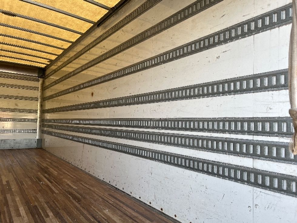 Medium Duty Box Truck-Light and Medium Duty Trucks-Hino-2018-258LP-Parkersburg-WV-105,560\n\t\tmiles-$ 55,000 - Image 12