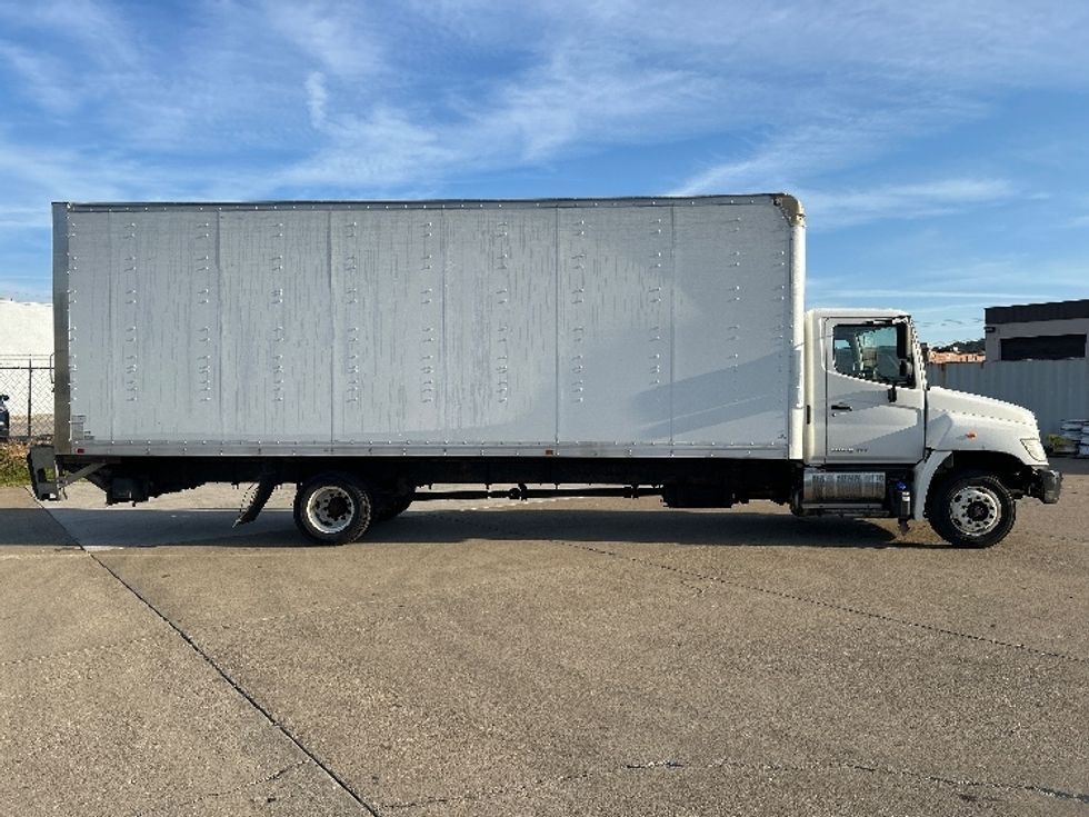 Medium Duty Box Truck-Light and Medium Duty Trucks-Hino-2018-258LP-Parkersburg-WV-105,560\n\t\tmiles-$ 55,000 - Image 15