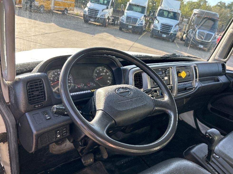 Medium Duty Box Truck-Light and Medium Duty Trucks-Hino-2018-258LP-Parkersburg-WV-105,560\n\t\tmiles-$ 55,000 - Image 16