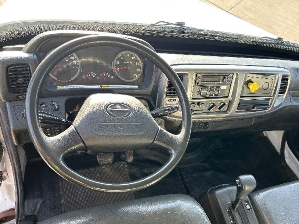 Medium Duty Box Truck-Light and Medium Duty Trucks-Hino-2018-258LP-Parkersburg-WV-105,560\n\t\tmiles-$ 55,000 - Image 17