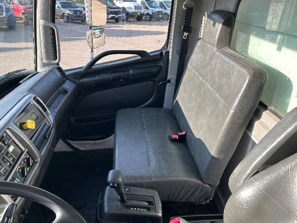 Medium Duty Box Truck-Light and Medium Duty Trucks-Hino-2018-258LP-Parkersburg-WV-105,560\n\t\tmiles-$ 55,000 - Image 18