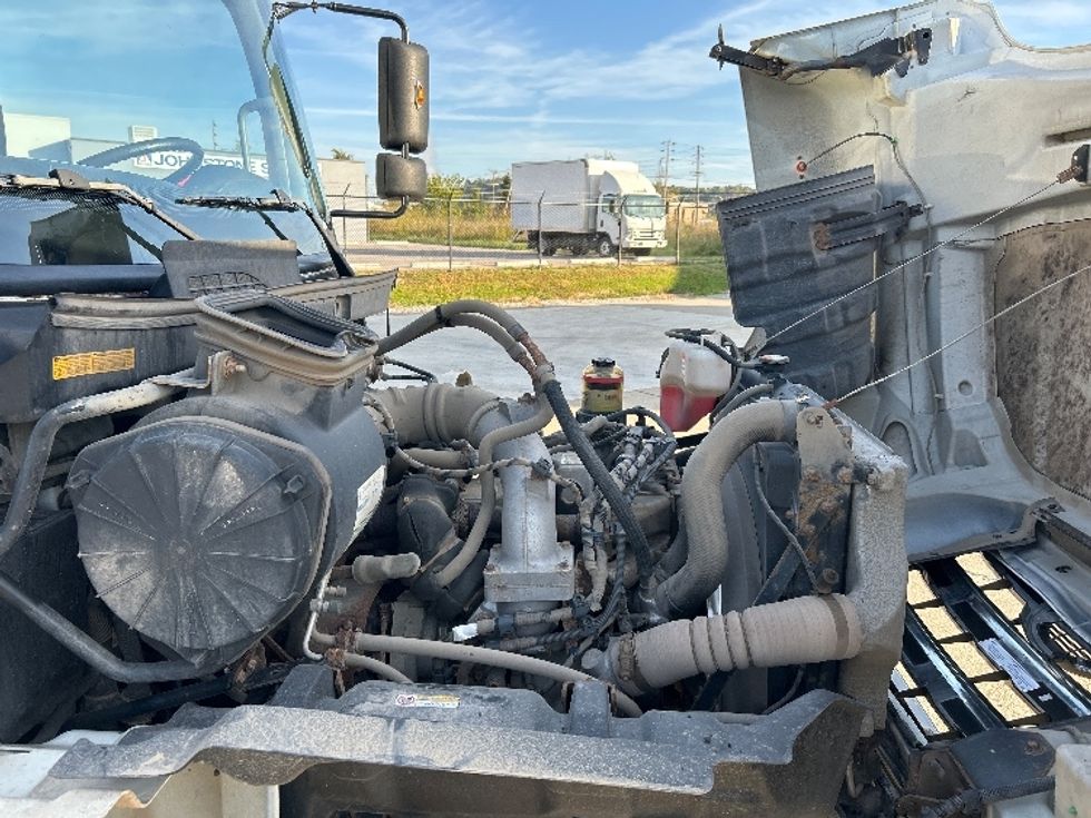 Medium Duty Box Truck-Light and Medium Duty Trucks-Hino-2018-258LP-Parkersburg-WV-105,560\n\t\tmiles-$ 55,000 - Image 22