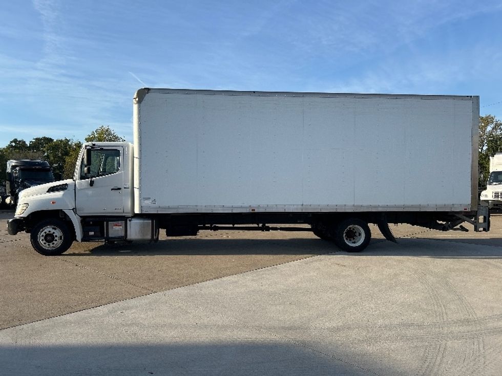 Medium Duty Box Truck-Light and Medium Duty Trucks-Hino-2018-258LP-Parkersburg-WV-105,560\n\t\tmiles-$ 55,000 - Image 4