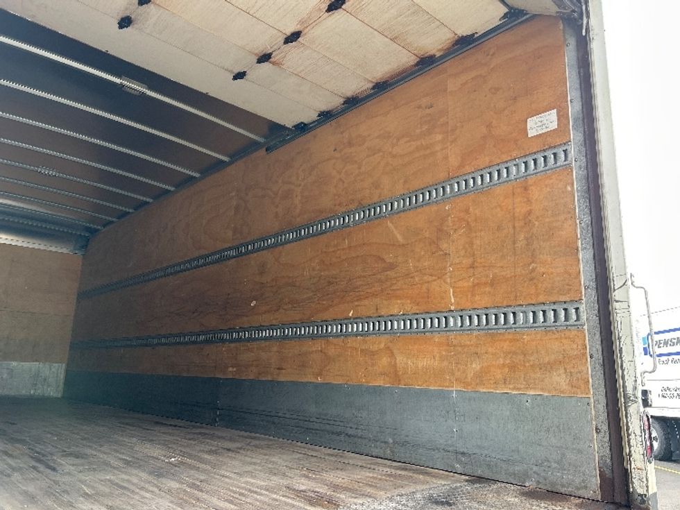 Medium Duty Box Truck-Light and Medium Duty Trucks-Hino-2018-268-Austin-TX-161,500\n\t\tmiles-$ 46,000 - Image 12