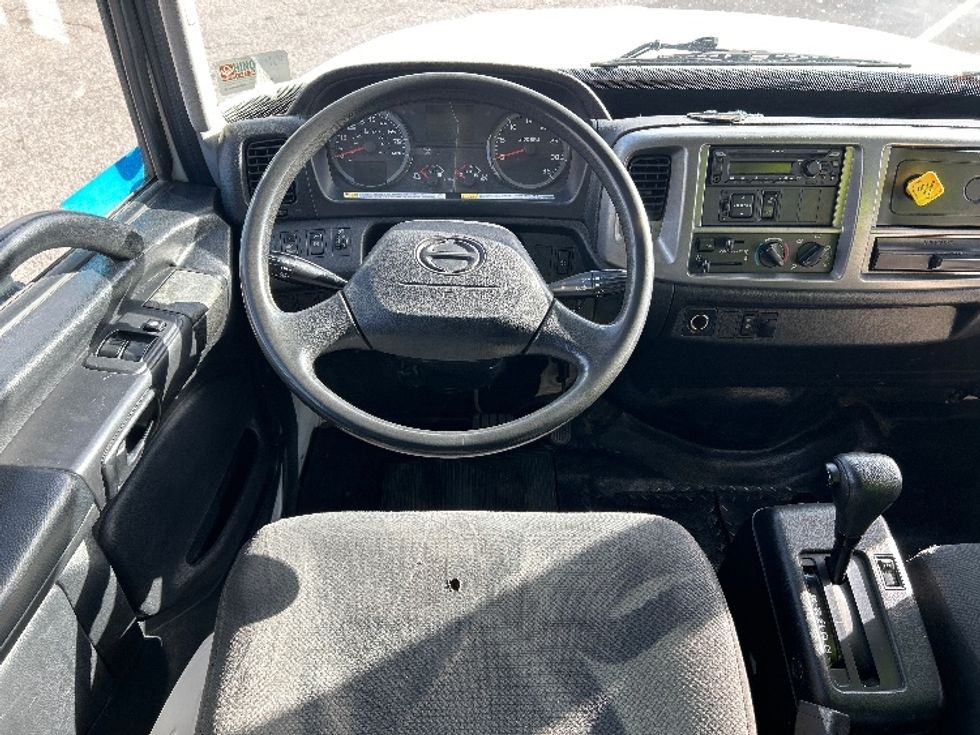 Medium Duty Box Truck-Light and Medium Duty Trucks-Hino-2018-268-Austin-TX-161,500\n\t\tmiles-$ 46,000 - Image 18