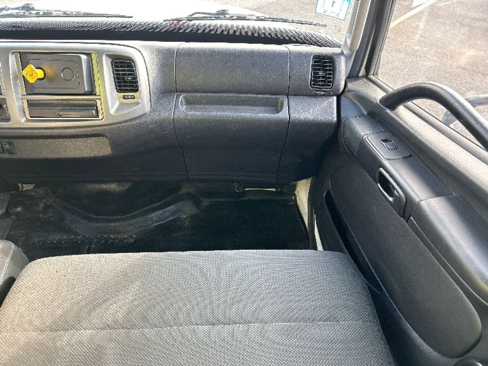 Medium Duty Box Truck-Light and Medium Duty Trucks-Hino-2018-268-Austin-TX-161,500\n\t\tmiles-$ 46,000 - Image 21