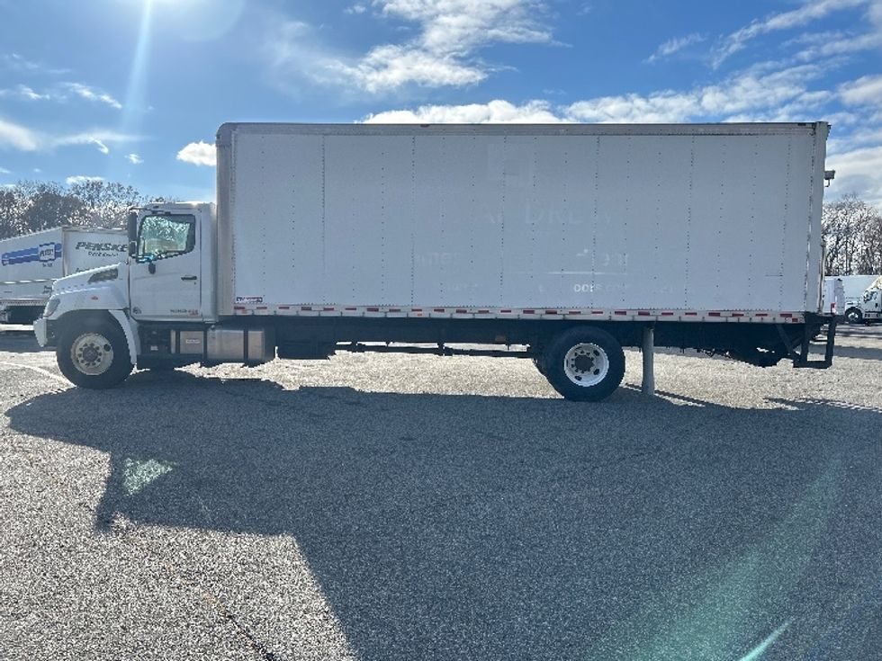 2018 Hino Conventional Type Truck photo 4