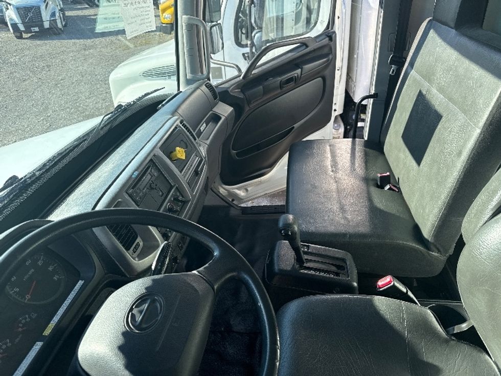 Medium Duty Box Truck-Light and Medium Duty Trucks-Hino-2018-268-Birmingham-AL-39,881\n\t\tmiles-$ 59,250 - Image 19
