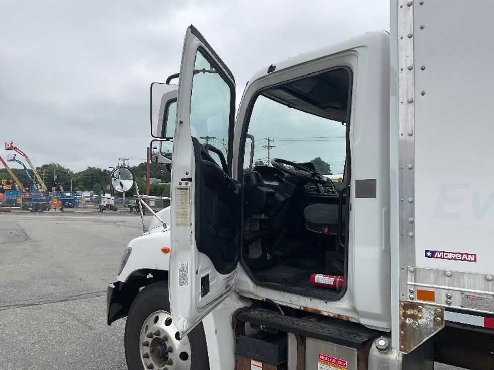 Medium Duty Box Truck-Light and Medium Duty Trucks-Hino-2018-268-Chicopee-MA-174,799\n\t\tmiles-$ 41,500 - Image 16