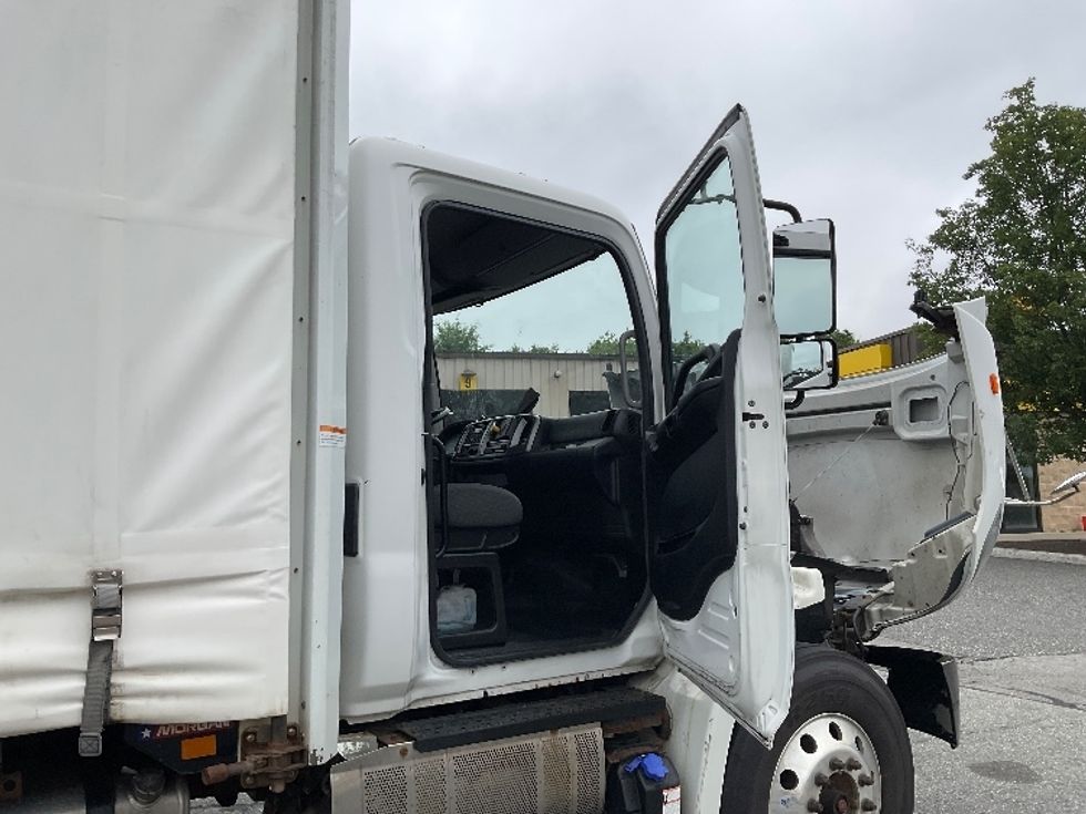 Medium Duty Box Truck-Light and Medium Duty Trucks-Hino-2018-268-Chicopee-MA-174,799\n\t\tmiles-$ 41,500 - Image 20