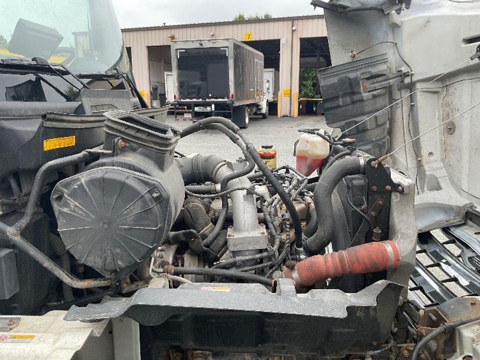 Medium Duty Box Truck-Light and Medium Duty Trucks-Hino-2018-268-Chicopee-MA-174,799\n\t\tmiles-$ 41,500 - Image 23