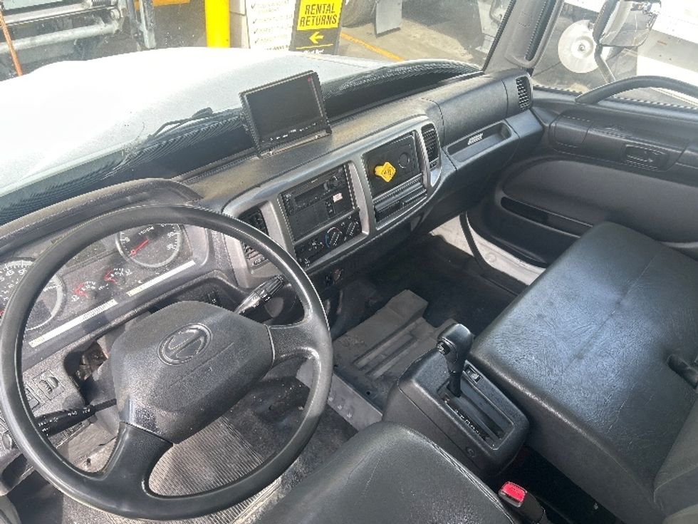 Medium Duty Box Truck-Light and Medium Duty Trucks-Hino-2018-268-City Of Industry-CA-245,118\n\t\tmiles-$ 38,000 - Image 17