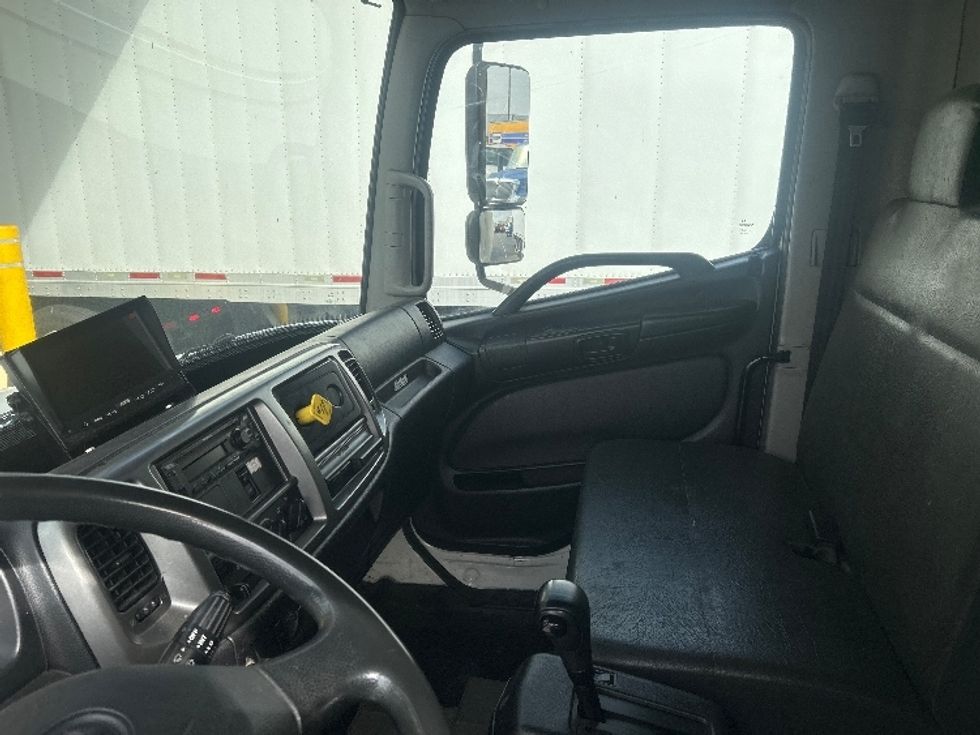Medium Duty Box Truck-Light and Medium Duty Trucks-Hino-2018-268-City Of Industry-CA-245,118\n\t\tmiles-$ 38,000 - Image 19