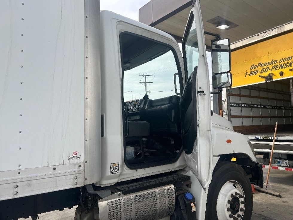 Medium Duty Box Truck-Light and Medium Duty Trucks-Hino-2018-268-City Of Industry-CA-245,118\n\t\tmiles-$ 38,000 - Image 20