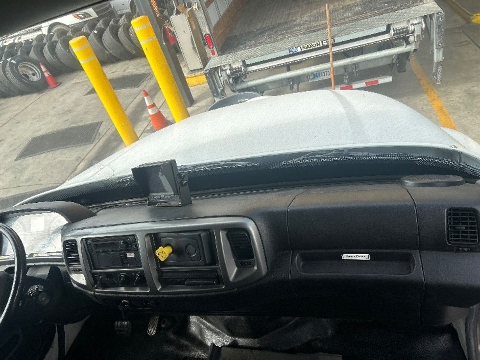 Medium Duty Box Truck-Light and Medium Duty Trucks-Hino-2018-268-City Of Industry-CA-245,118\n\t\tmiles-$ 38,000 - Image 21