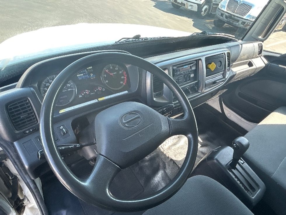 Medium Duty Box Truck-Light and Medium Duty Trucks-Hino-2018-268-Columbus-OH-31,547\n\t\tmiles-$ 55,000 - Image 16