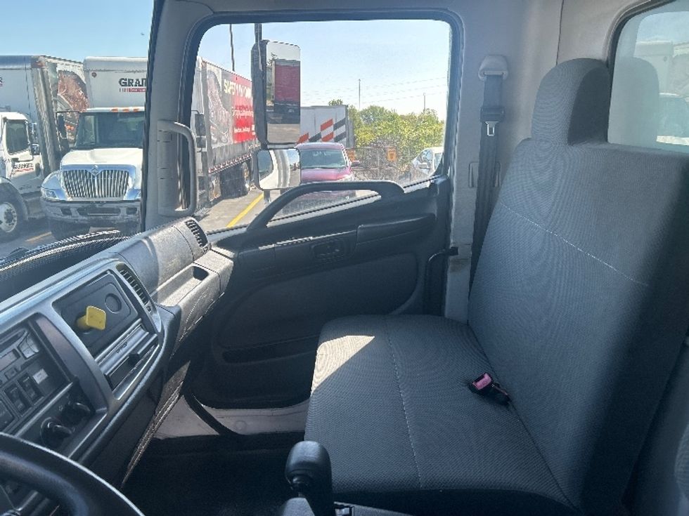 Medium Duty Box Truck-Light and Medium Duty Trucks-Hino-2018-268-Columbus-OH-31,547\n\t\tmiles-$ 55,000 - Image 18