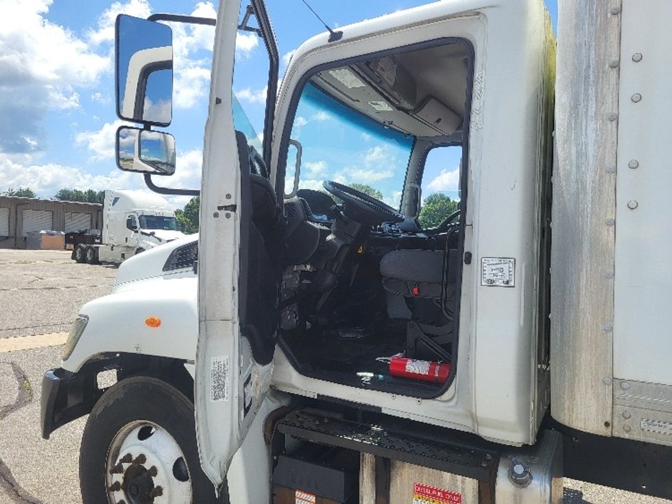 Medium Duty Box Truck-Light and Medium Duty Trucks-Hino-2018-268-Cookeville-TN-229,317\n\t\tmiles-$ 44,000 - Image 16