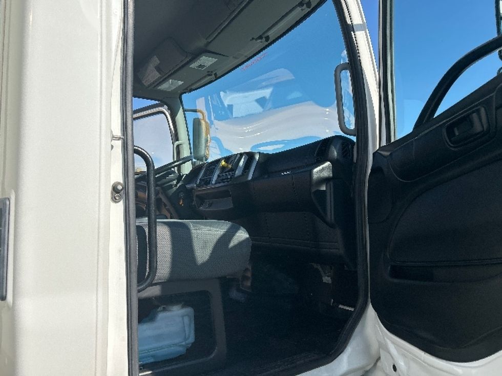 Medium Duty Box Truck-Light and Medium Duty Trucks-Hino-2018-268-El Paso-TX-98,450\n\t\tmiles-$ 57,500 - Image 20