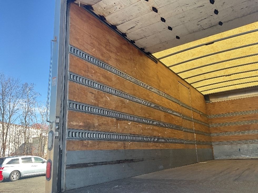 Medium Duty Box Truck-Light and Medium Duty Trucks-Hino-2018-268-Elmsford-NY-123,385\n\t\tmiles-$ 50,000 - Image 11