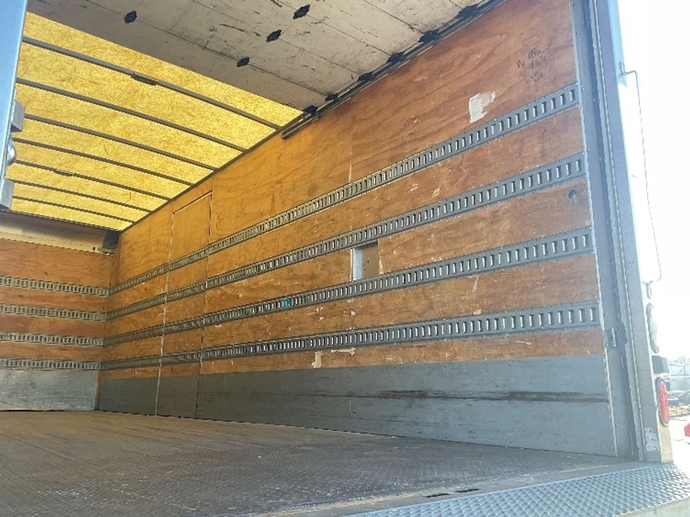 Medium Duty Box Truck-Light and Medium Duty Trucks-Hino-2018-268-Elmsford-NY-123,385\n\t\tmiles-$ 50,000 - Image 12