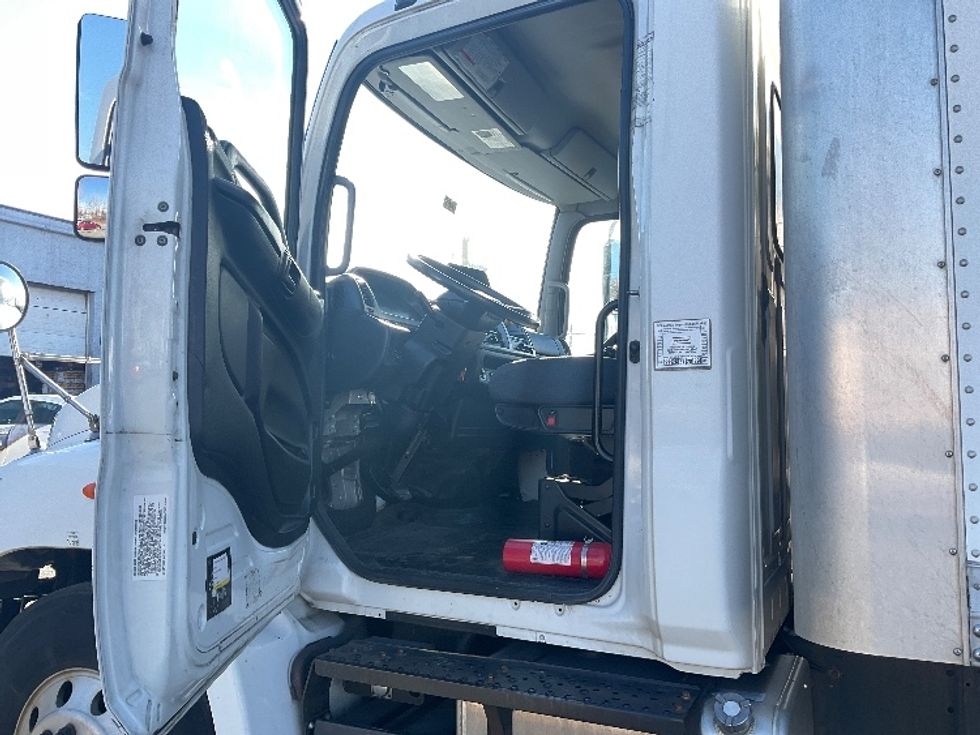 Medium Duty Box Truck-Light and Medium Duty Trucks-Hino-2018-268-Elmsford-NY-123,385\n\t\tmiles-$ 50,000 - Image 16